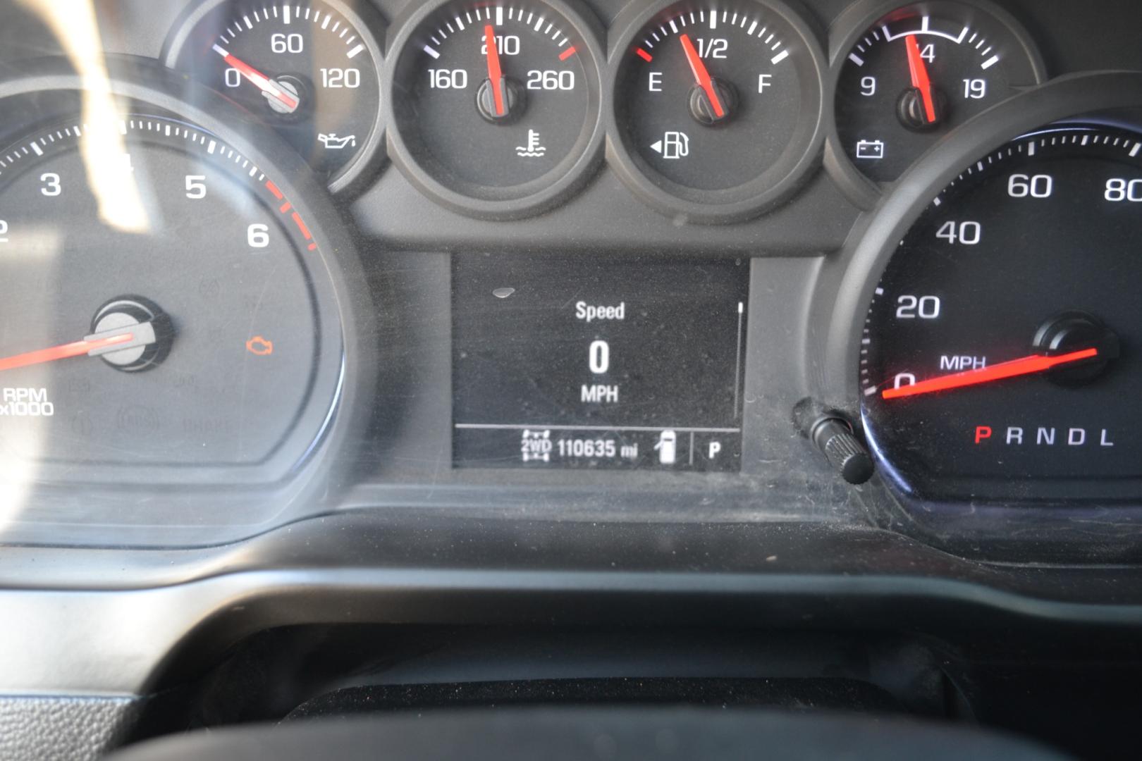 2020 WHITE /BLACK CHEVROLET 2500HD with an V8 6.6L GASOLINE engine, 6SPD AUTOMATIC transmission, located at 9172 North Fwy, Houston, TX, 77037, (713) 910-6868, 29.887470, -95.411903 - 8.5FT FLATBED, GOOSENECK HITCH, 4X4, 10,850LB GVWR , CREW CAB, WB: 158", REVERSE CAMERA, POWER WINDOWS, LOCKS & MIRRORS, TOOLBOX - Photo#17
